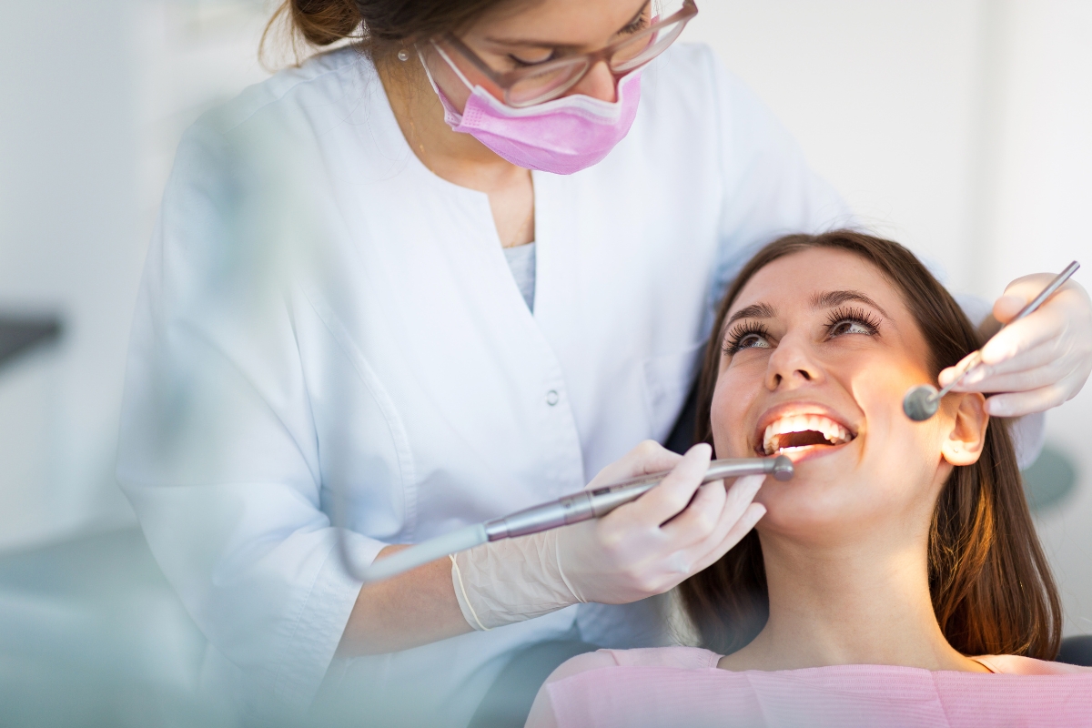 How to Stop Severe Tooth Pain Immediately While Waiting for Your Emergency Appointment